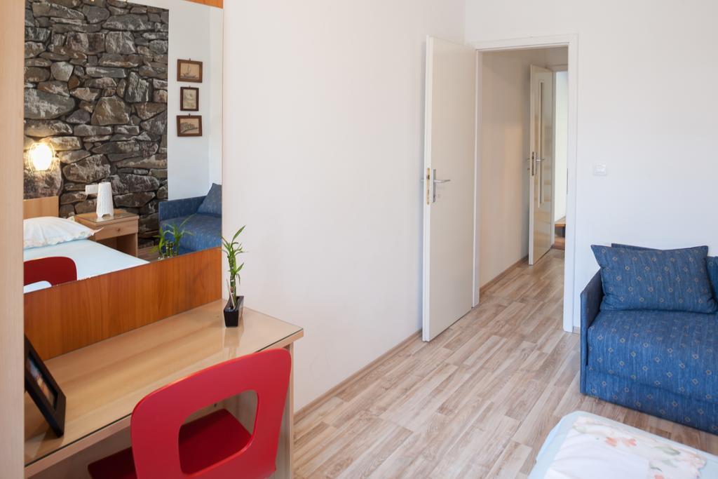 Holiday Home Porat 포드고라 객실 사진